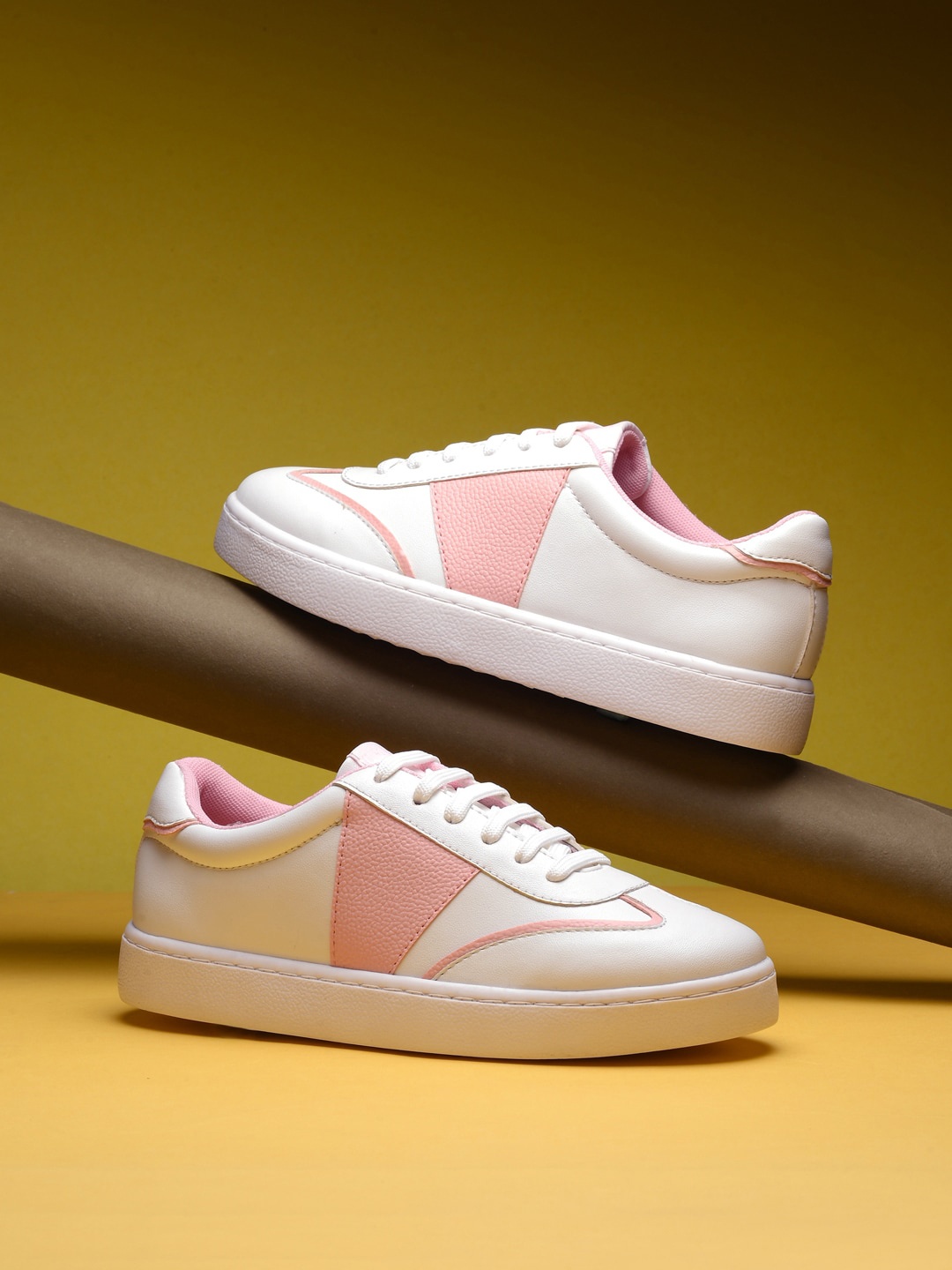 

SPYKAR Women Colourblocked Comfort Insole Contrast Sole Lace-Ups Sneakers, Pink