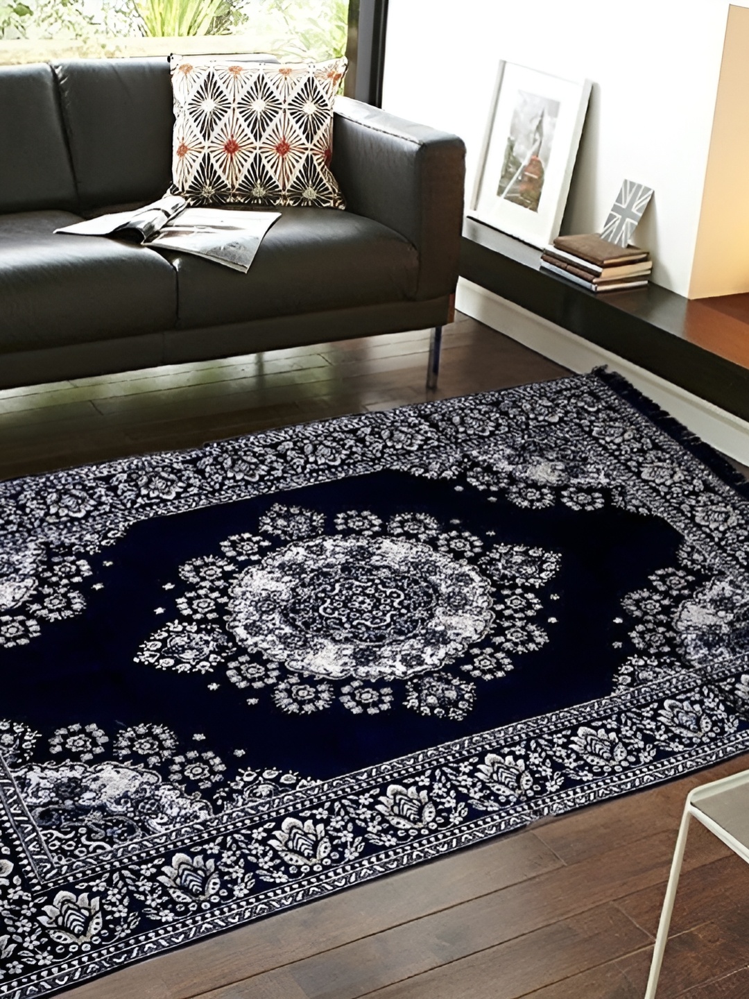 

ZESTURE Black Floral Carpet