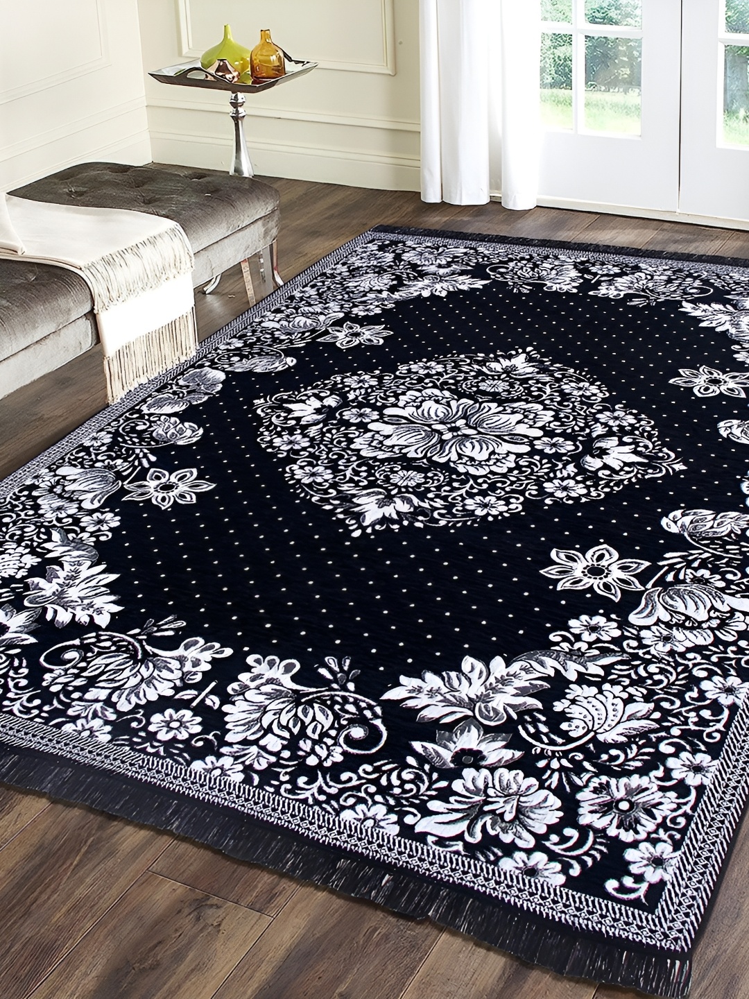 

ZESTURE Black & White Floral Rectangle Shaped Carpet