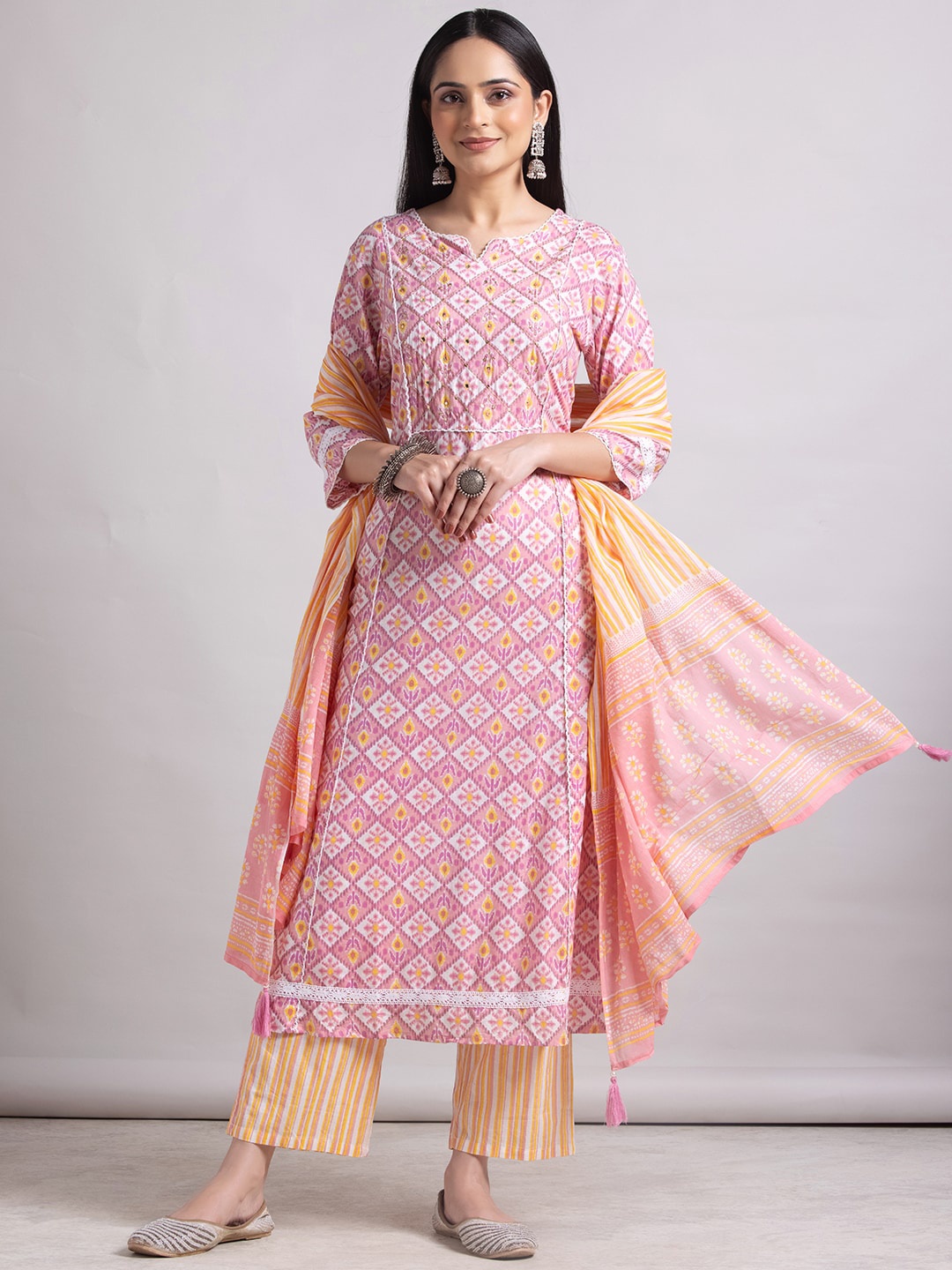 

INDYA Ikat-Printed A-Line Kurta With Trouser & Dupatta, Pink
