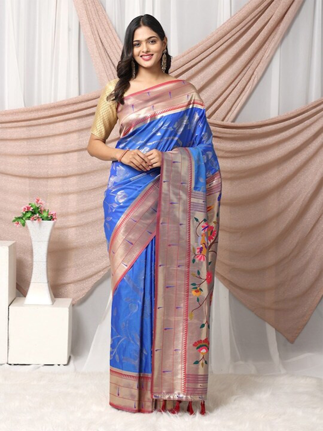 

PATLIPALLU Ethnic Motifs Woven Design Zari Paithani Saree, Blue