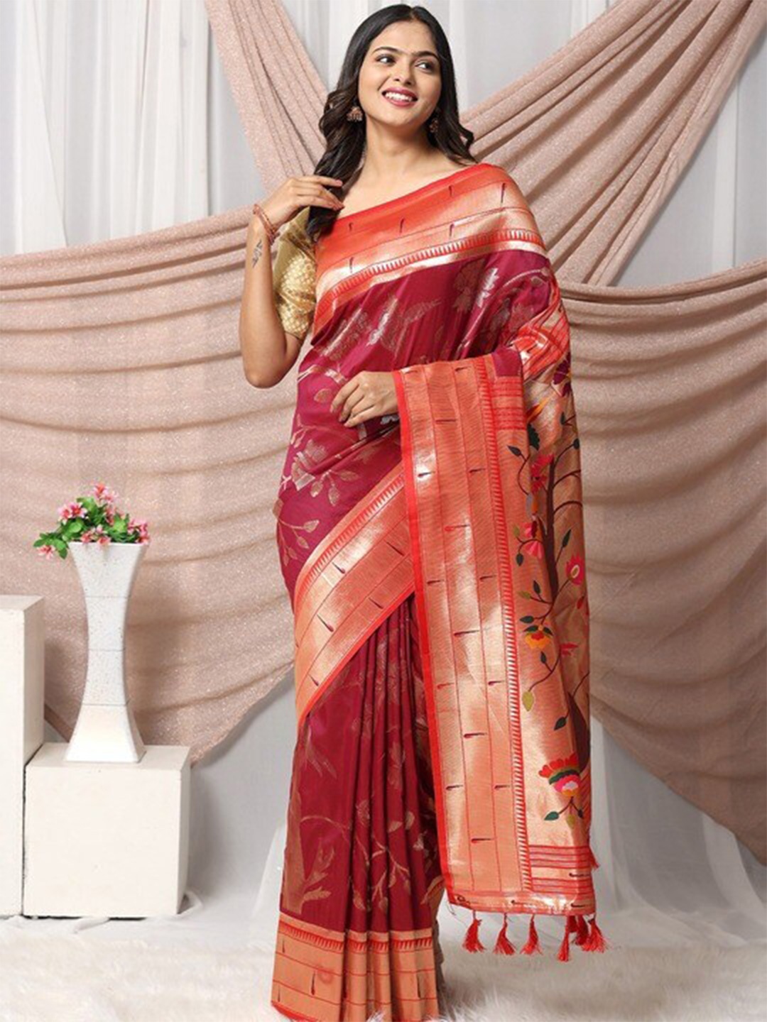 

PATLIPALLU Ethnic Motifs Woven Design Zari Paithani Saree, Maroon