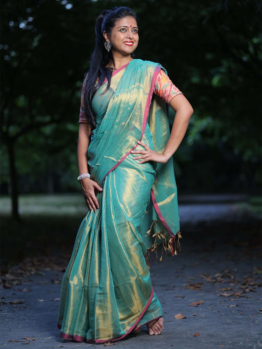 

ShrEes The Fashion Attire Woven Design Zari Tissue Saree, Gold
