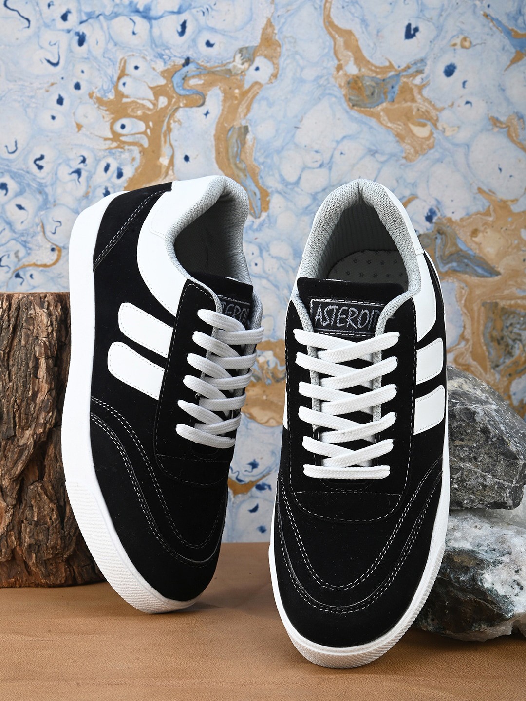 

ASTEROID Men Colourblocked Lightweight Sneakers, Black