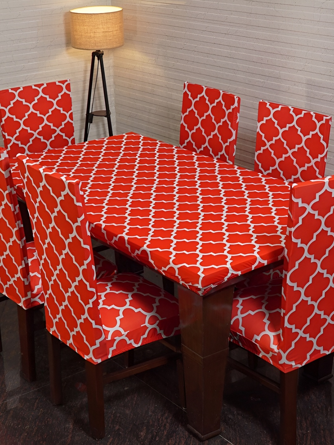 

Eleganta Red Geometric Printed Anti-Slip 6-Seater Table Cover