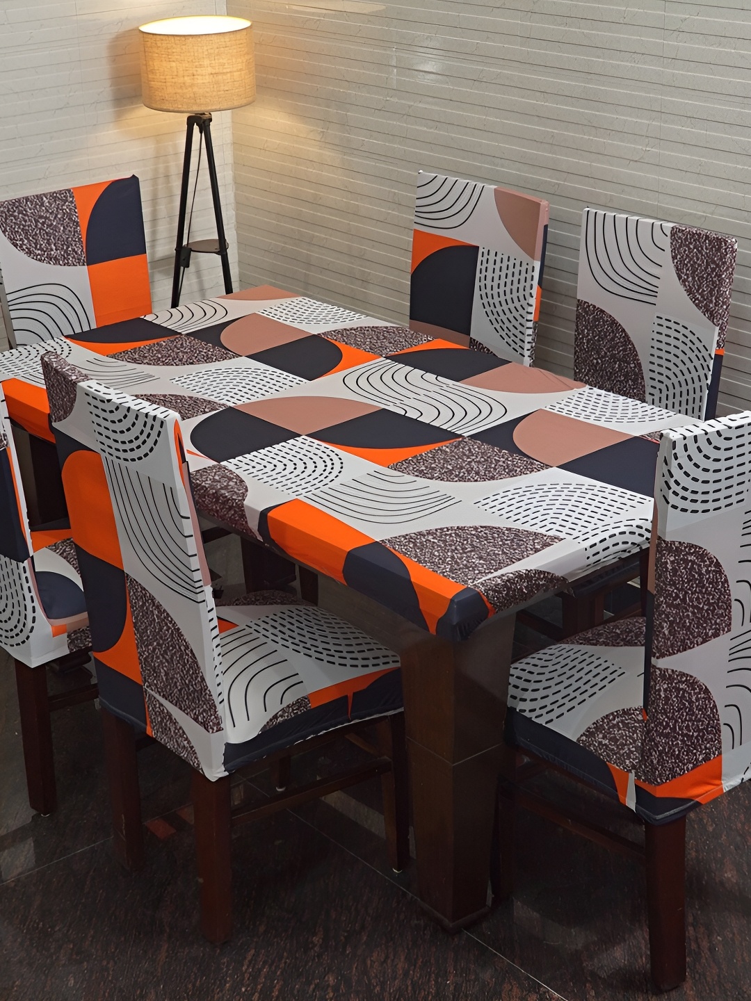 

Eleganta White Geometric Printed Anti-Slip 6-Seater Table Cover