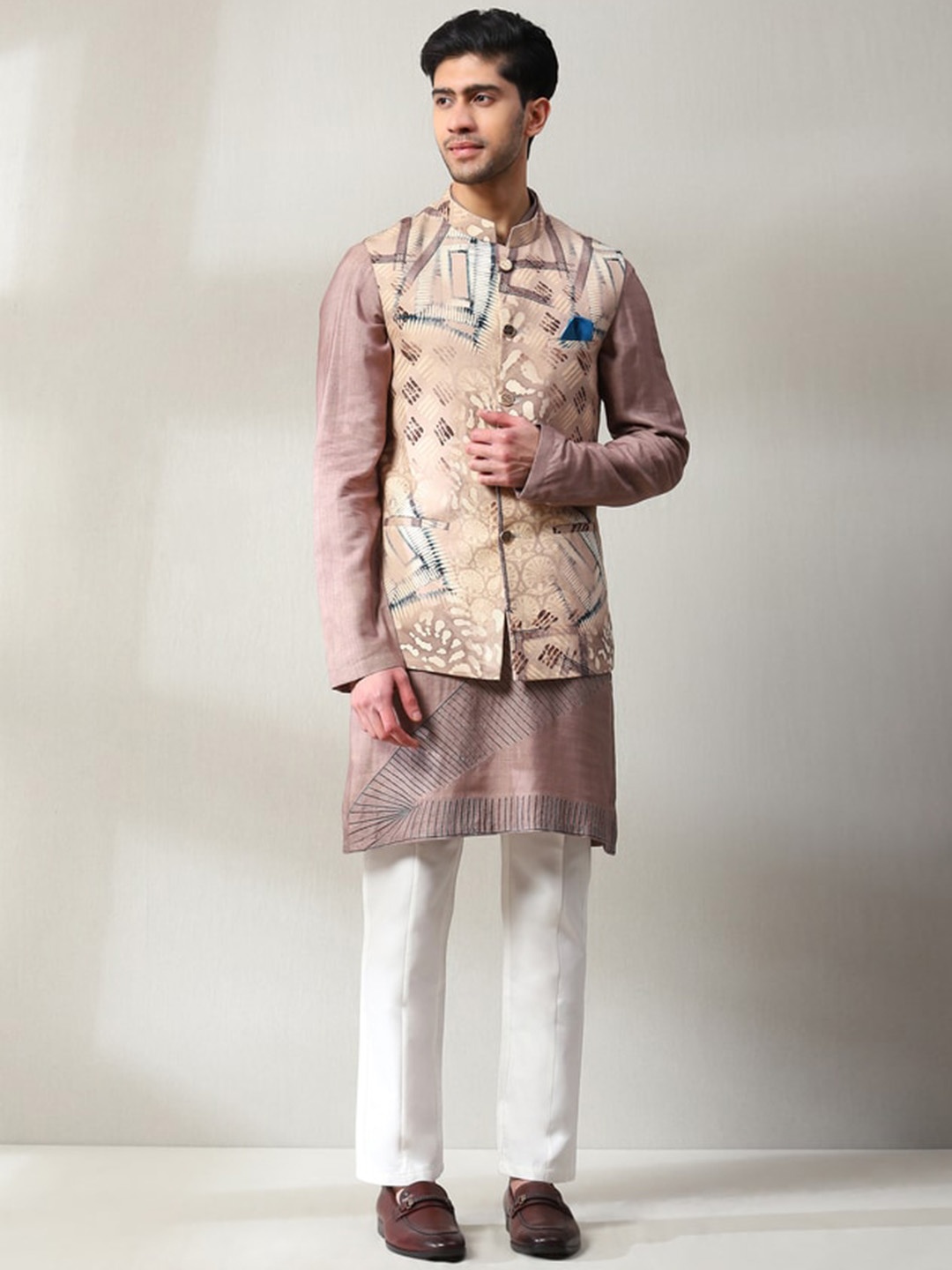 

Soniya g Geometric Printed Velvet Straight Kurta With Trousers & Jacket, Peach