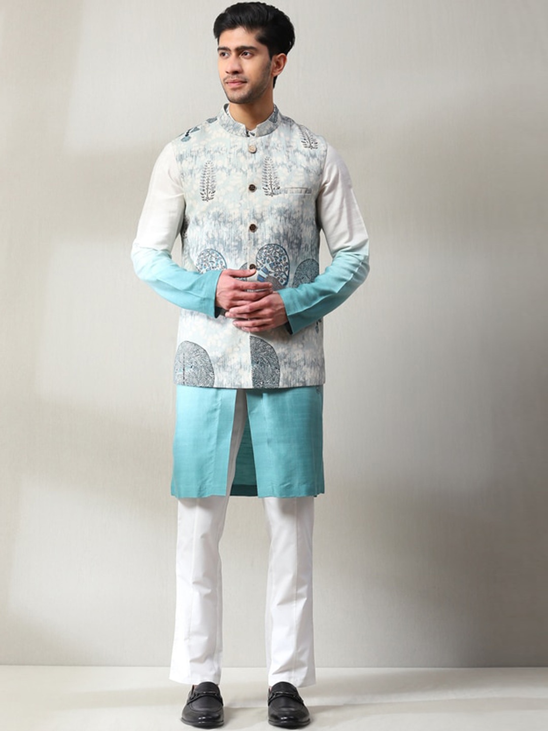 

Soniya g Men Regular Velvet Kurta with Trousers, Blue