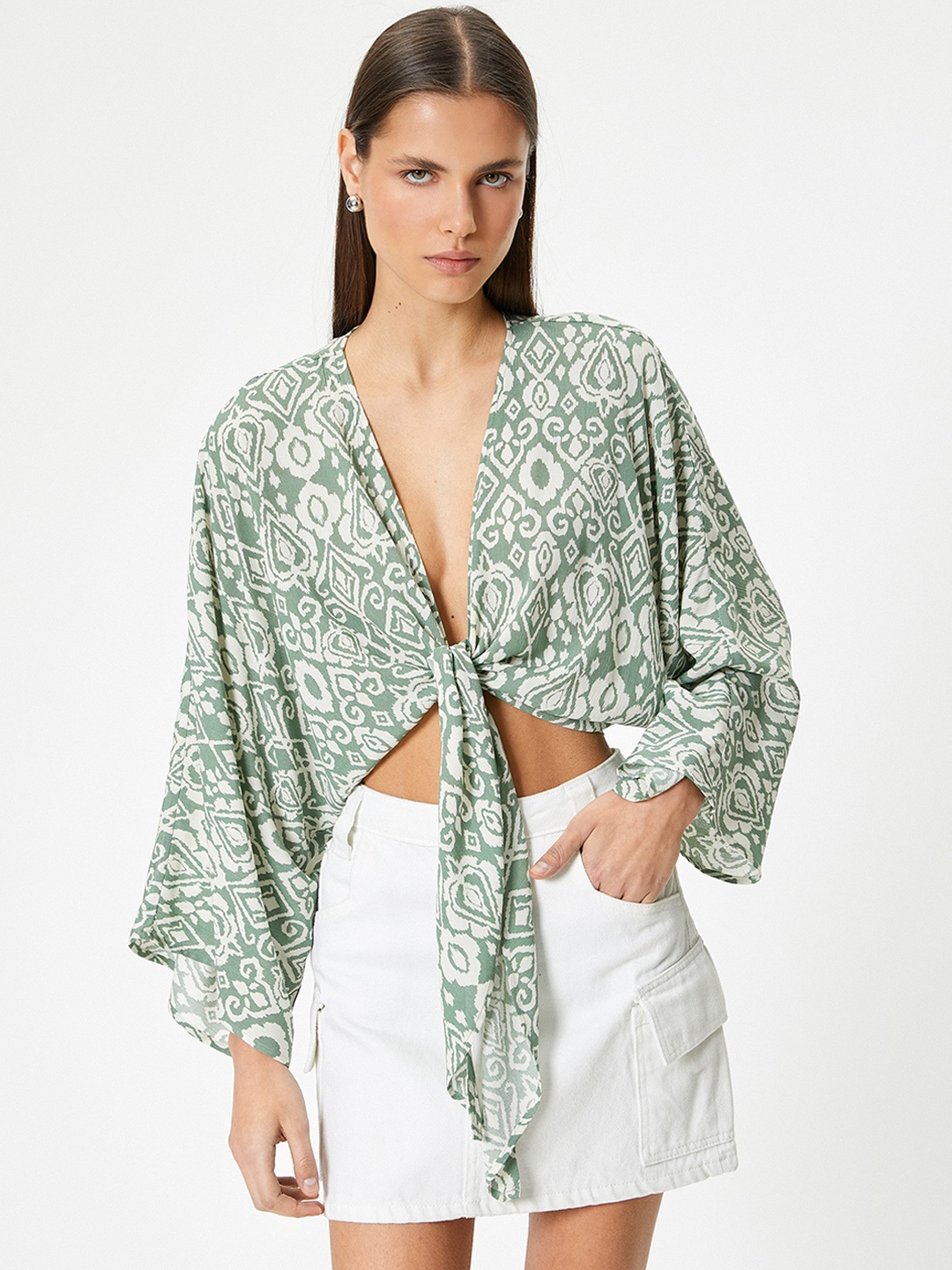 

Koton Printed V-Neck Crop Tie-Up Shrug, Green