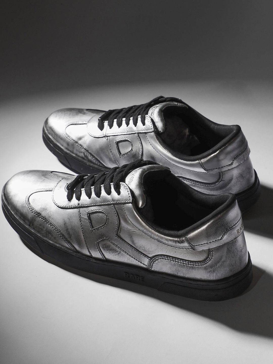 

RARE RABBIT Men Mercure Textured Leather Sneakers, Silver