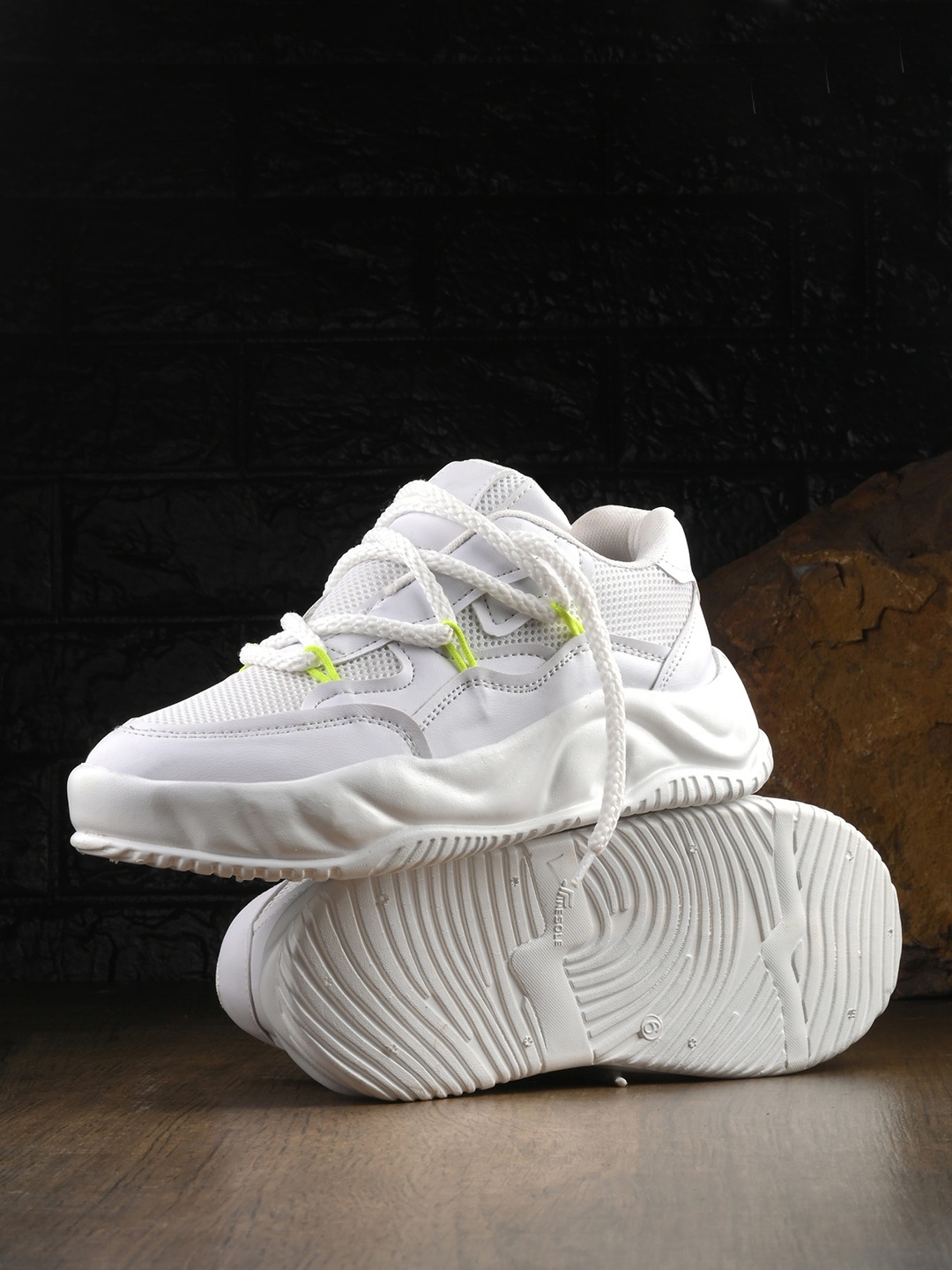 

AfroJack Men Textured Sneakers, White