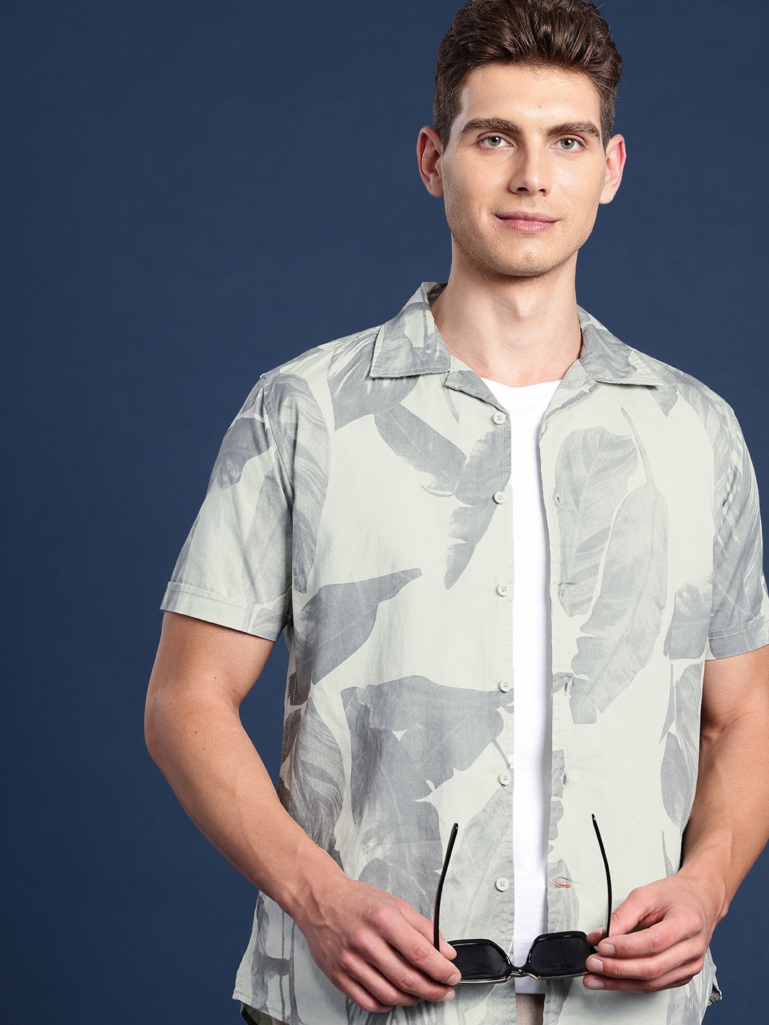 

Mast & Harbour Men Slim Fit Tropical Printed Casual Shirt, Olive