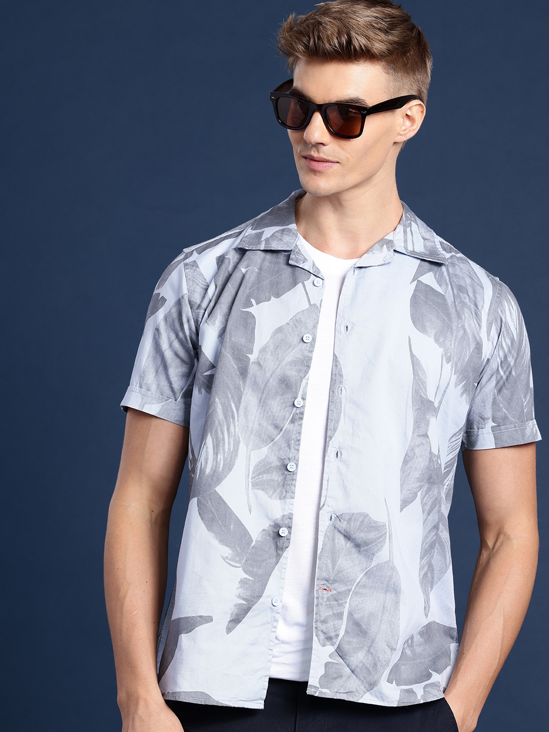

Mast & Harbour Men Slim Fit Floral Printed Casual Shirt, Blue