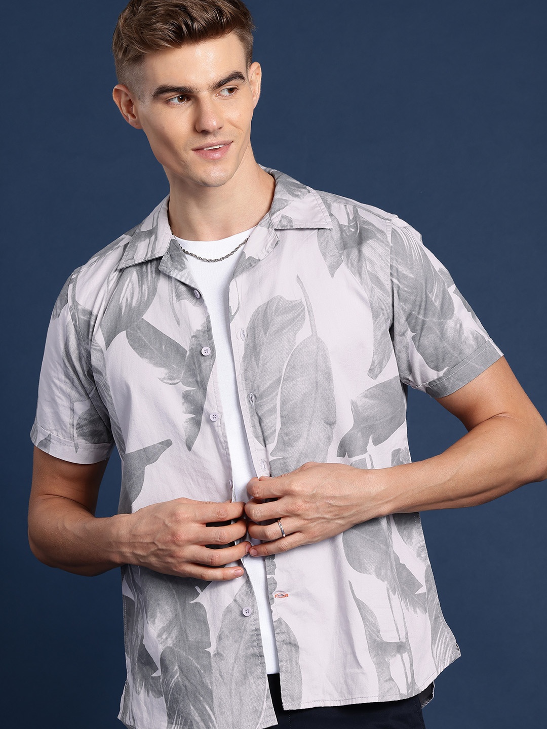 

Mast & Harbour Men Slim Fit Floral Printed Casual Shirt, Grey