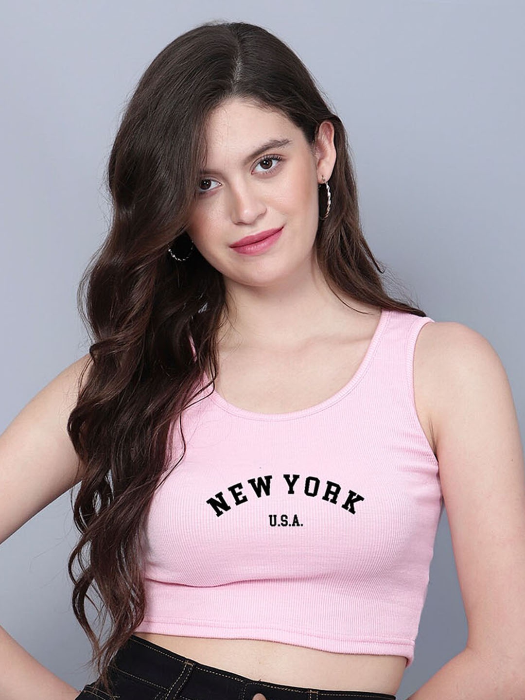 

Fashion And Youth Typographic Printed Scoop Neck Fitted Crop Top, Pink