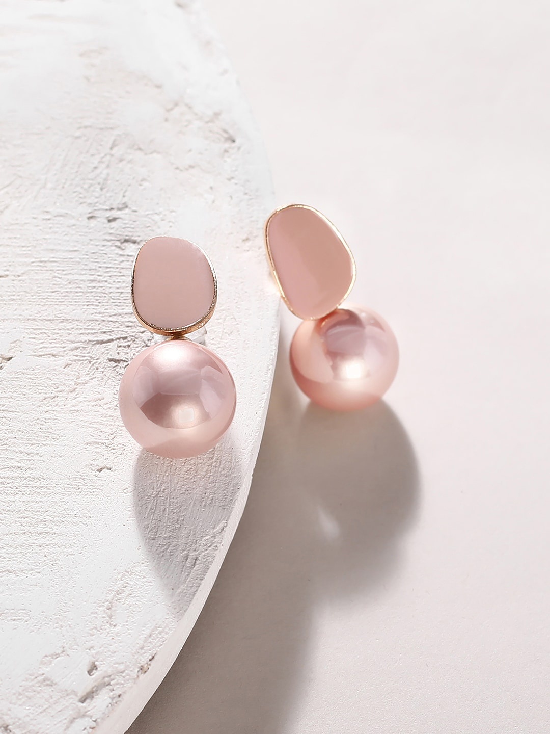 

Niska Contemporary Studs Earrings, Pink
