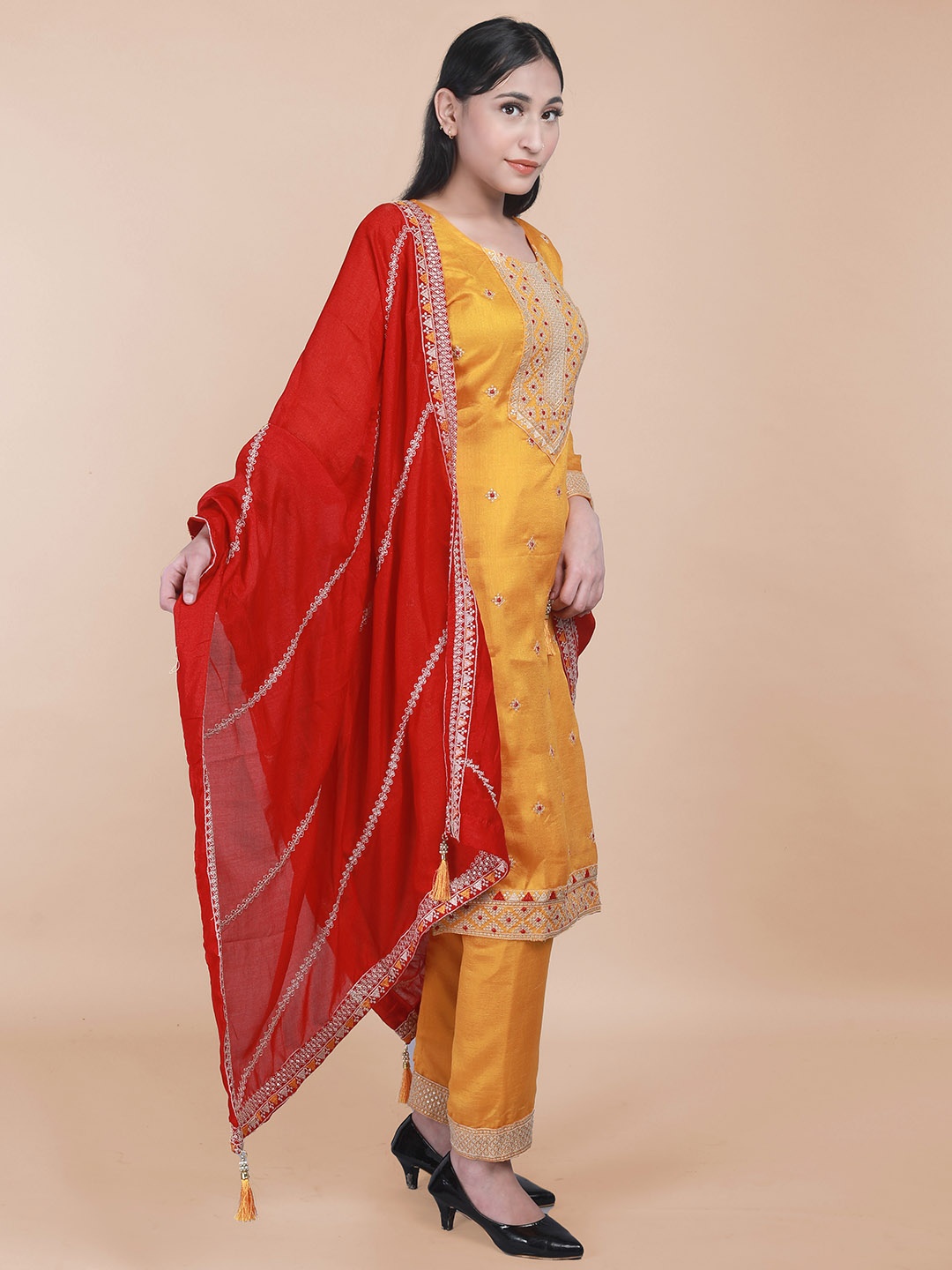 

MAAHI FABS Floral Embroidered Straight Kurta With Trouser & Dupatta, Yellow