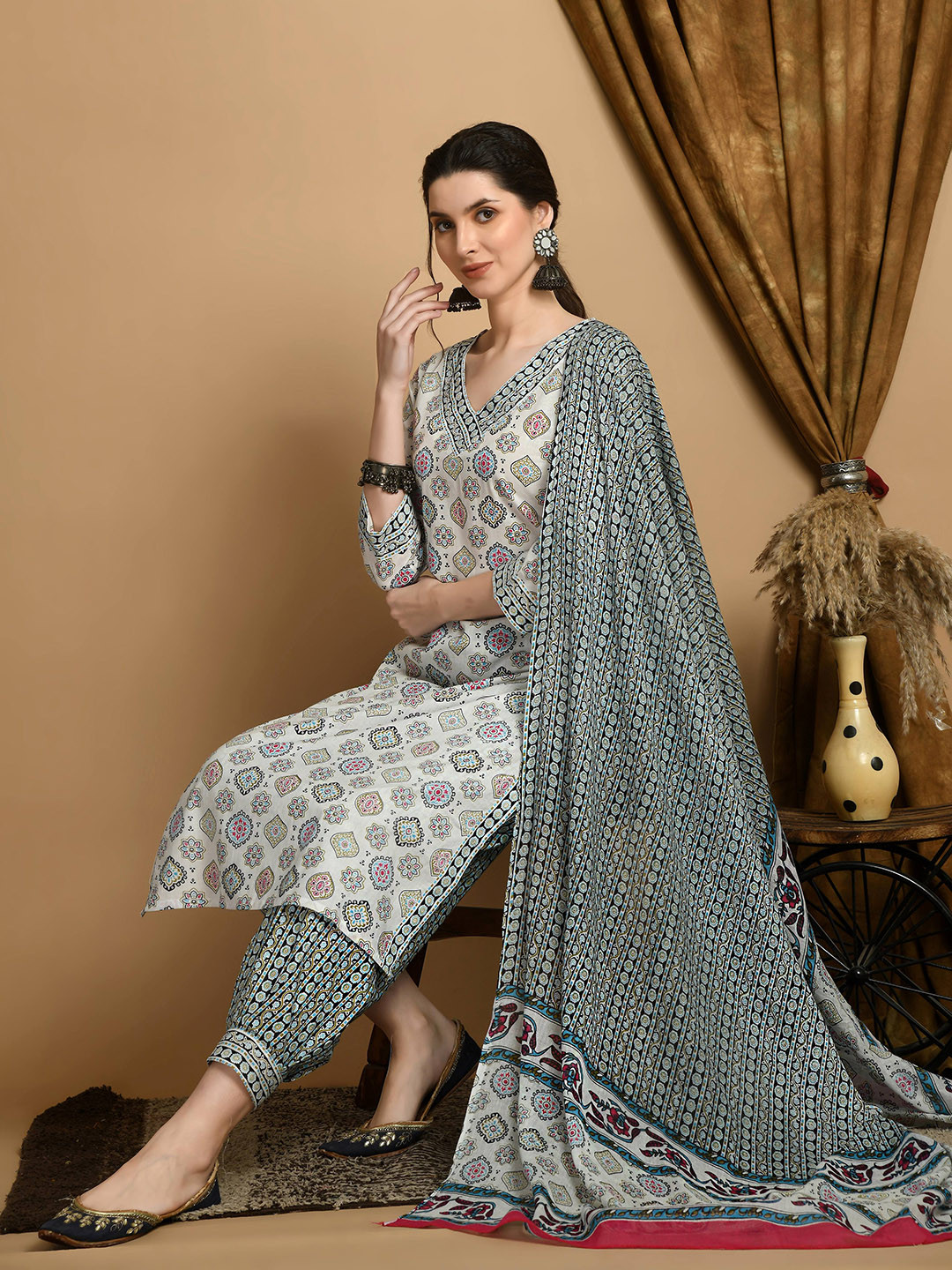 

Bhoolft Floral Printed V Neck Pure Cotton Straight Kurta With Salwar & Dupatta, White