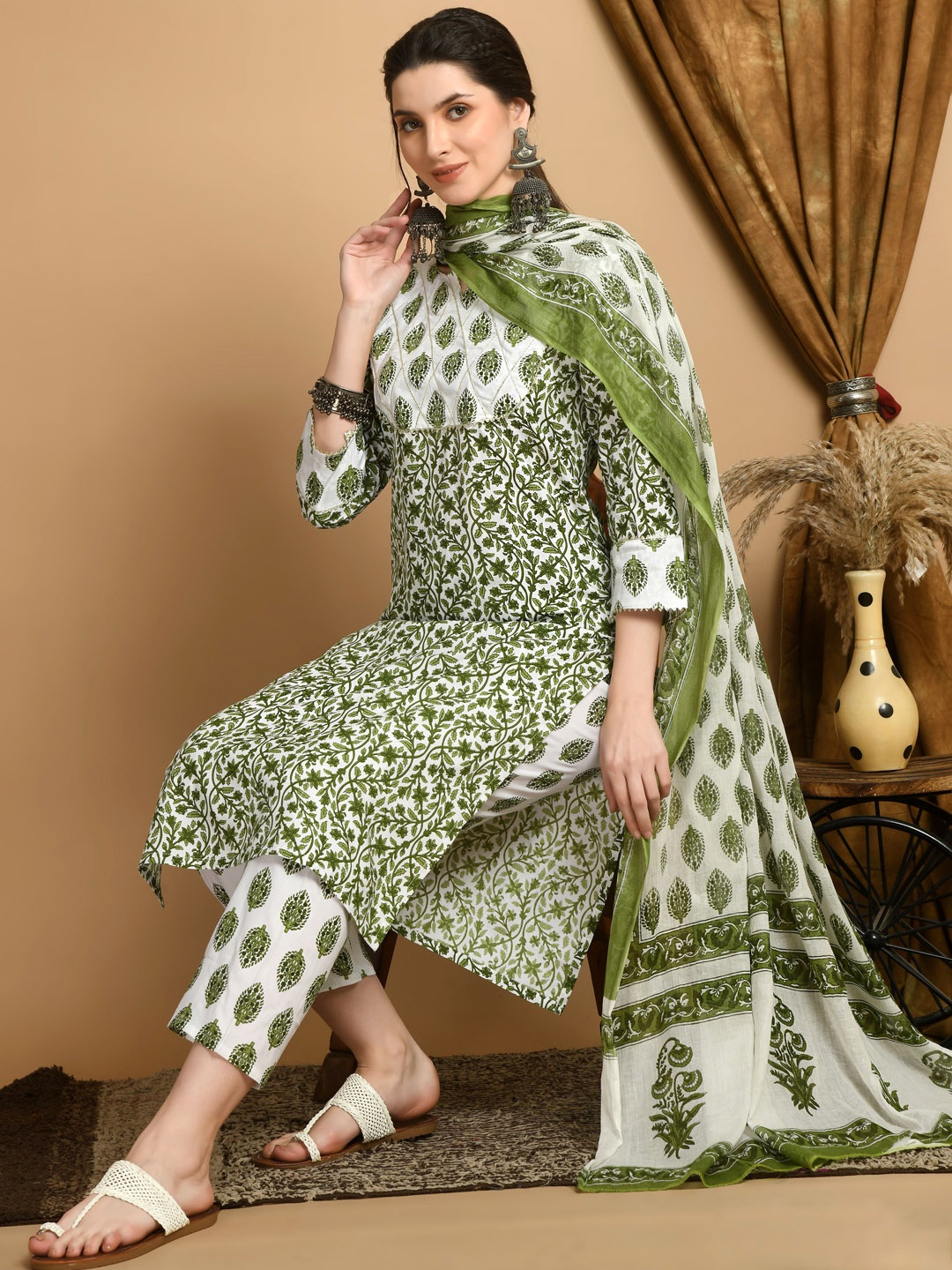 

Bhoolft Floral Printed Regular Straight Kurta With Trousers & Dupatta, Green