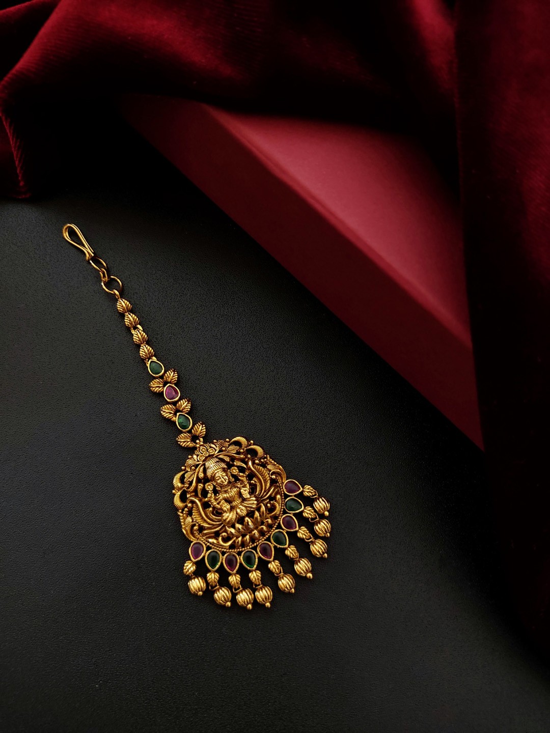 

Pihtara Jewels Gold-Plated Artificial Stones and Beads Studded Maang Tikka Head Jewellery