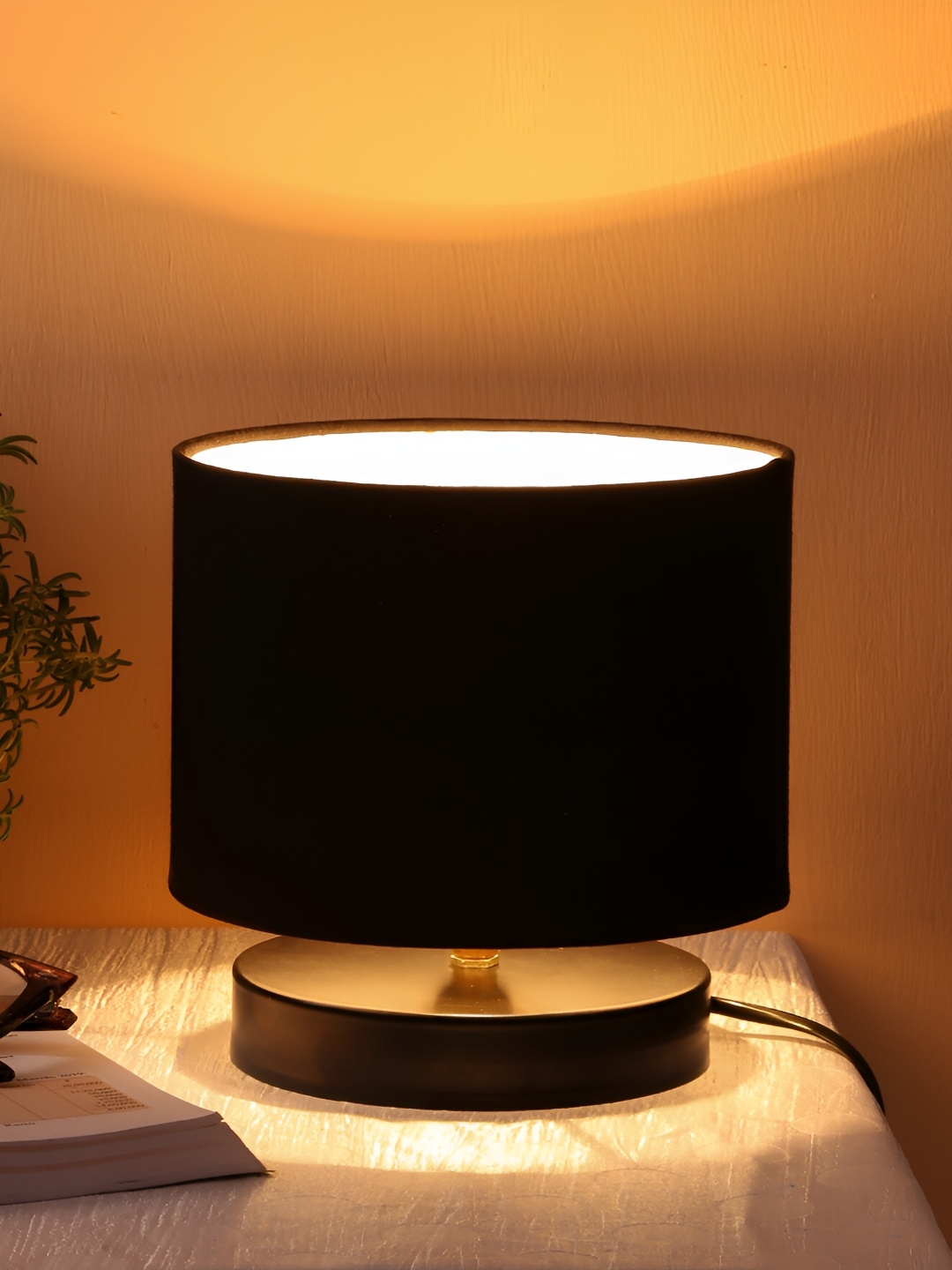 

Devansh Black Wooden Traditional Cylindrical Shaped Table Lamp