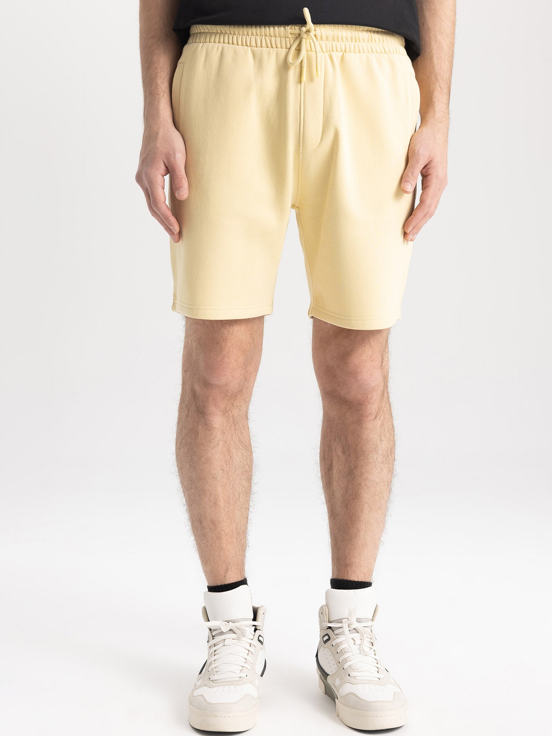 

DeFacto Men Mid Rise Shorts, Yellow