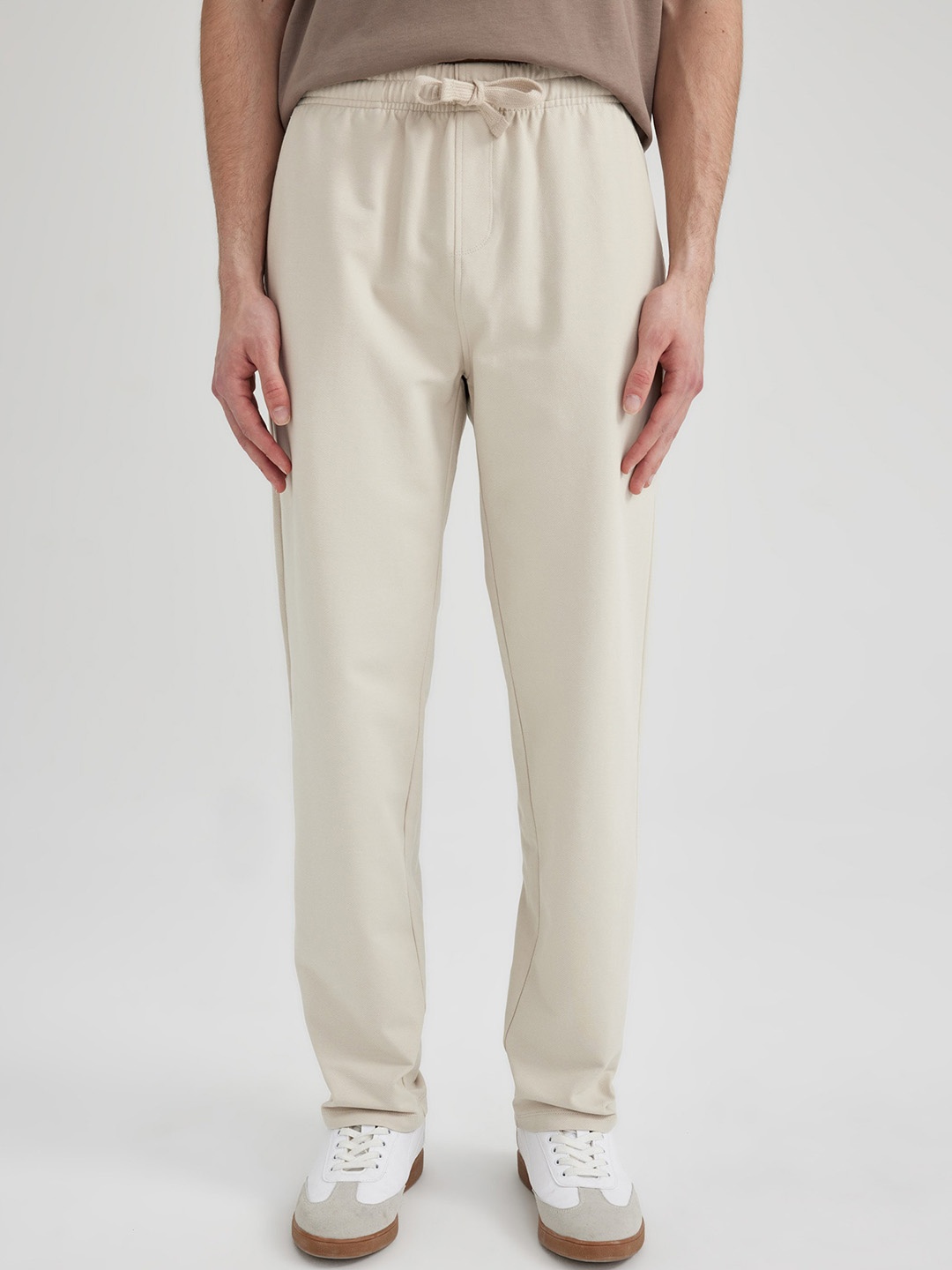DeFacto Men Mid-Rise Trousers, Na