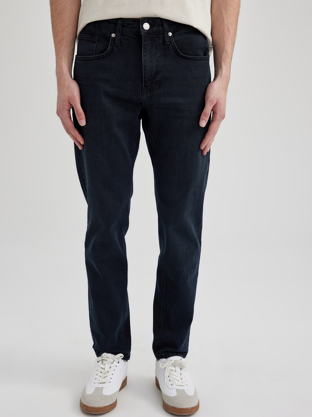 

DeFacto Men Mid-Rise Clean Look Stretchable Jeans, Navy blue
