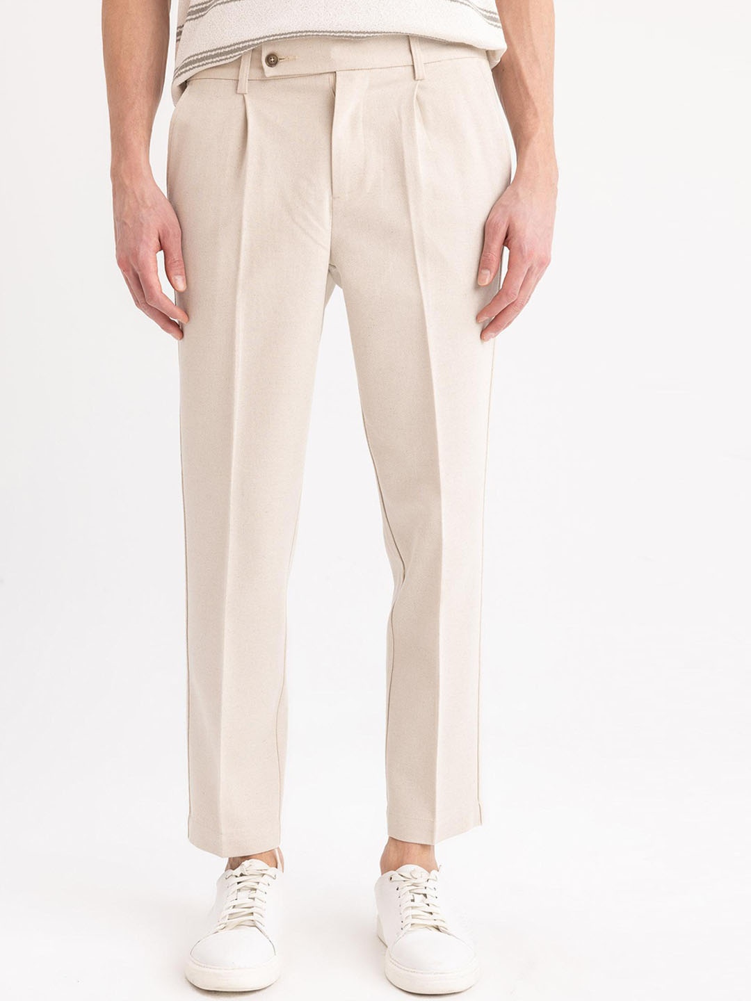 DeFacto Men Mid Rise Pleated Chinos Trousers, Beige