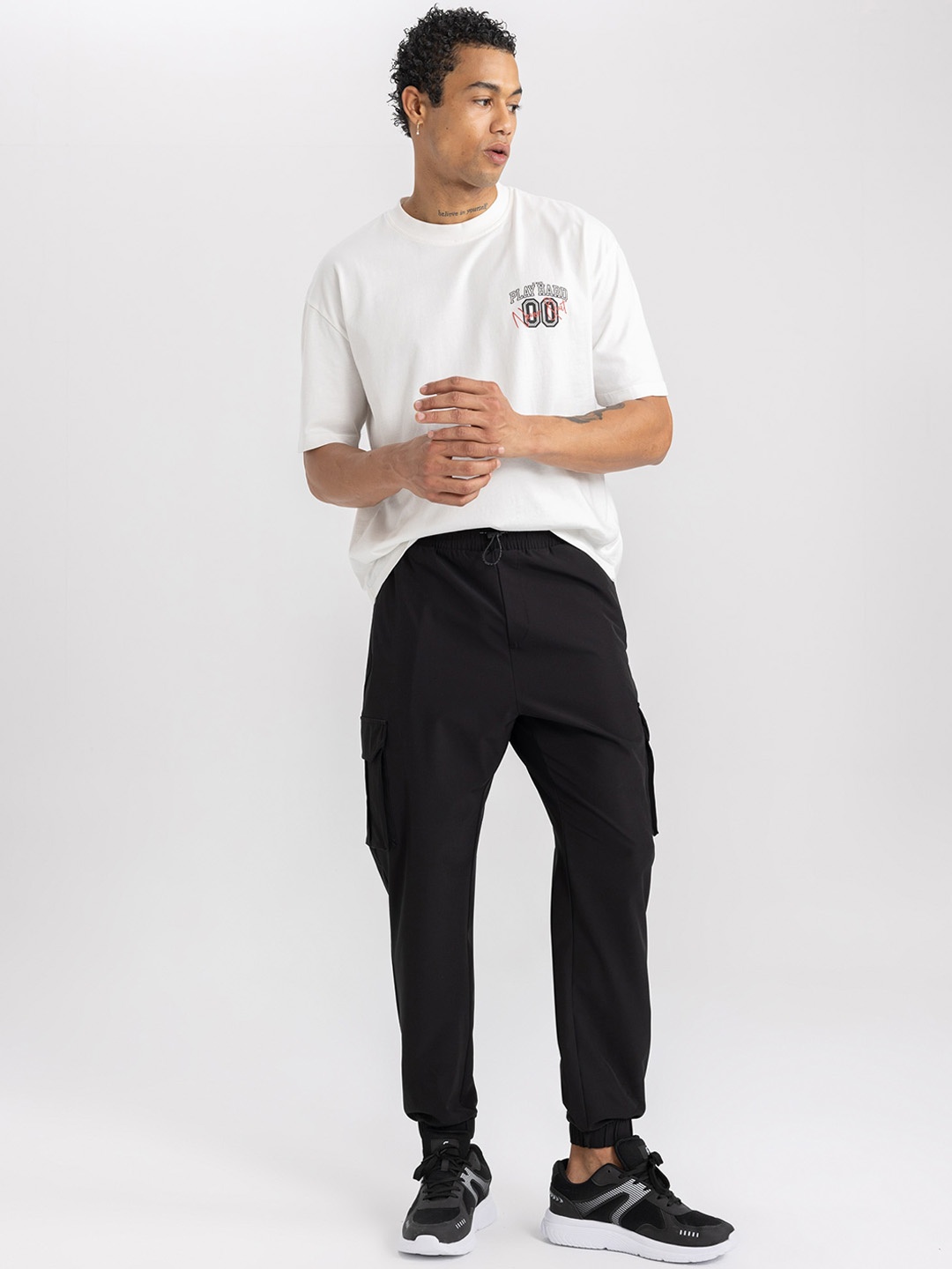 

DeFacto Men Mid-Rise Jogger, Black