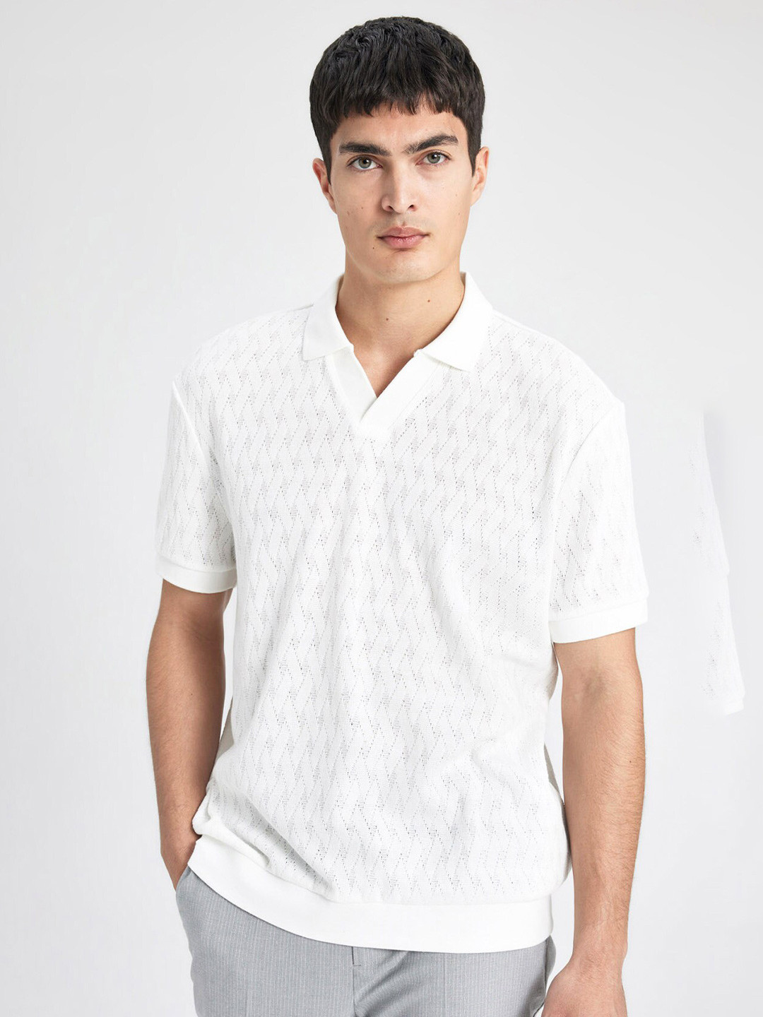 

DeFacto Self Design Drop-Shoulder Sleeves V-Neck T-shirt, White