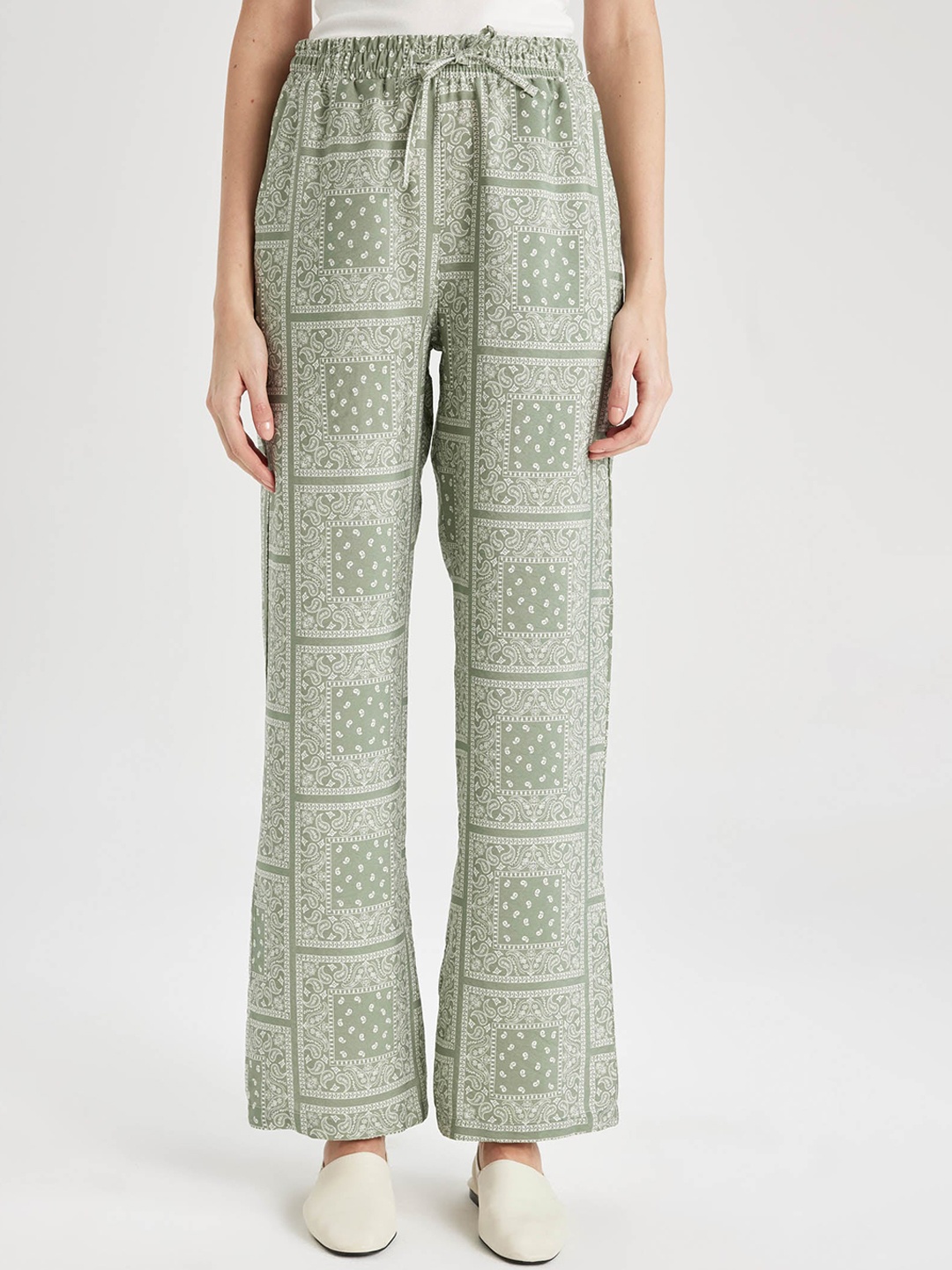 

DeFacto Women Printed Mid Rise Trousers, Green