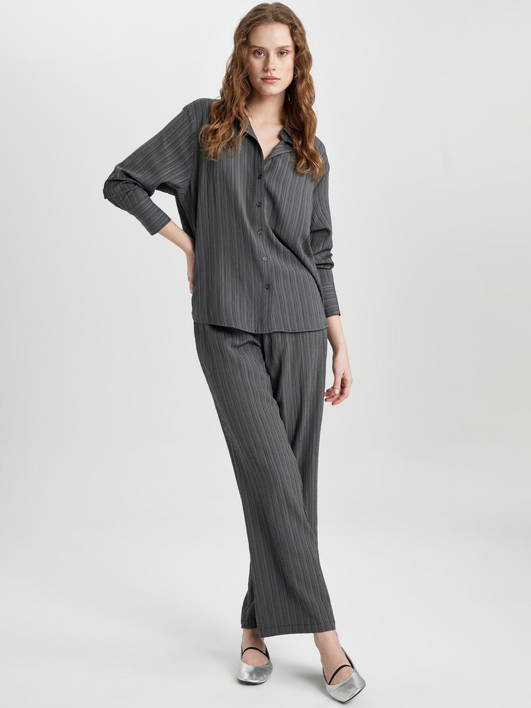 

DeFacto Women Striped Trousers, Grey