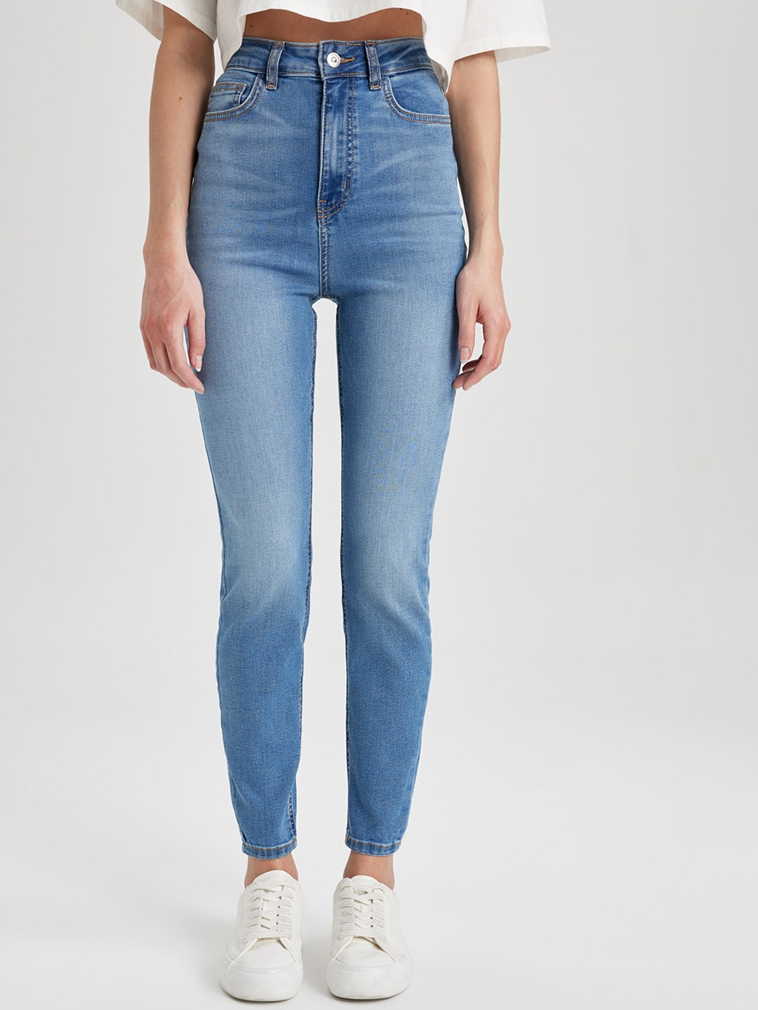 

DeFacto Women Slim Fit Mid Rise Clean Look Stretchable Jeans, Blue