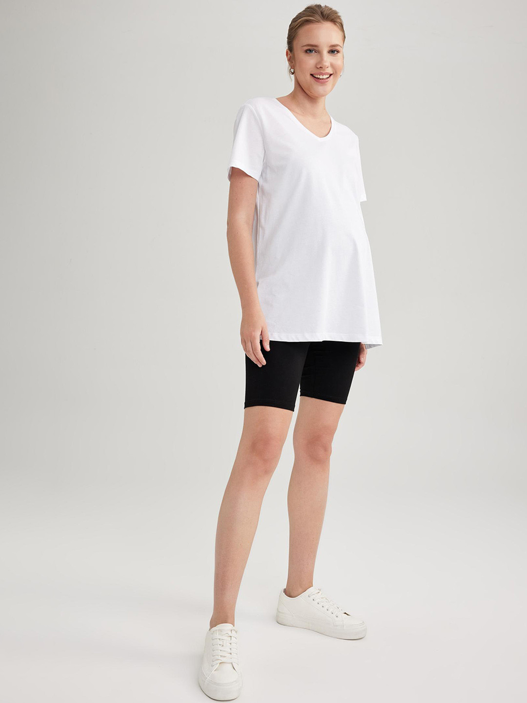 

DeFacto Women Mid-Rise Maternity Shorts, Na