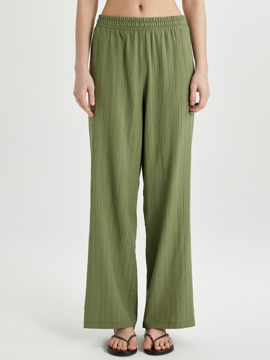 

DeFacto Women Mid Rise Parallel Trousers, Green