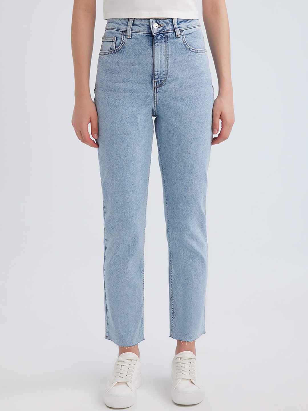 

DeFacto Women Mid Rise Light Fade Stretchable Jeans, Blue