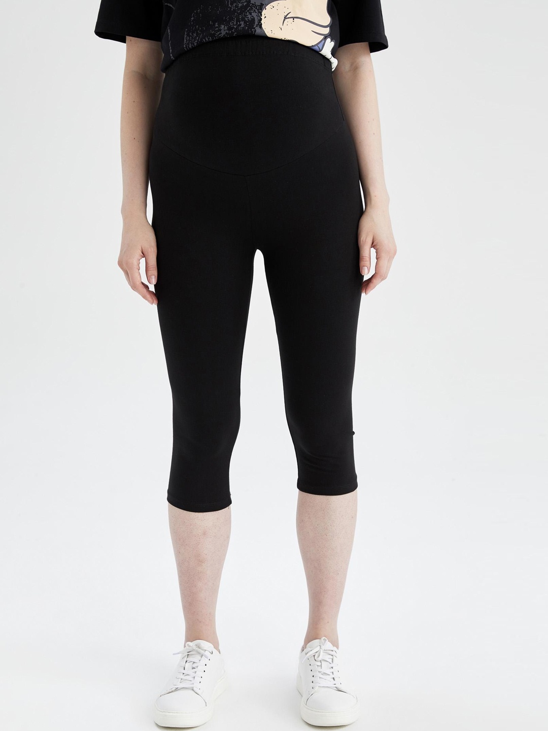 

DeFacto Women Mid-Rise Three-Fourth Length Regular Fit Trouser, Na