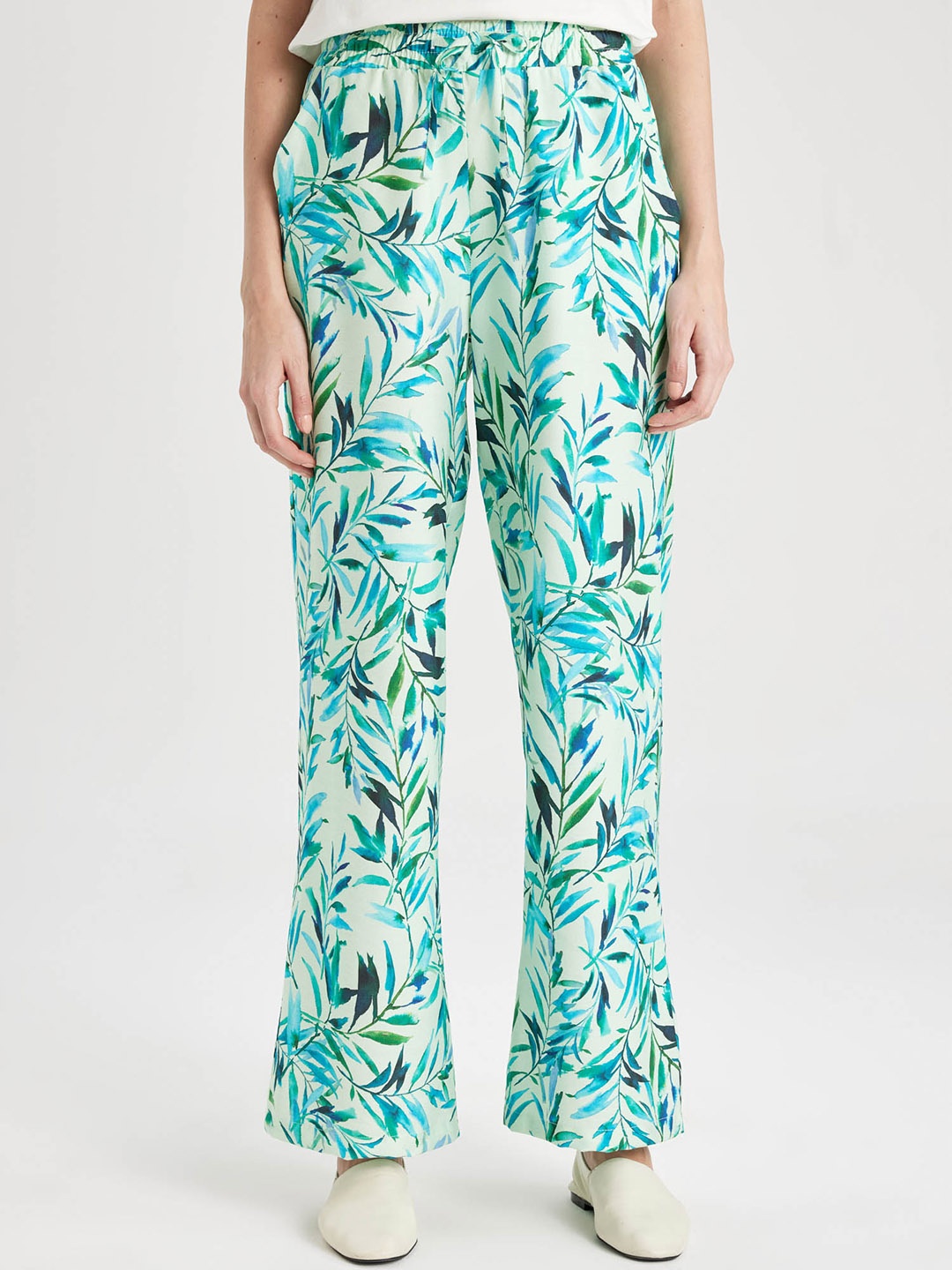 

DeFacto Women Floral Printed Parallel Trousers, Green