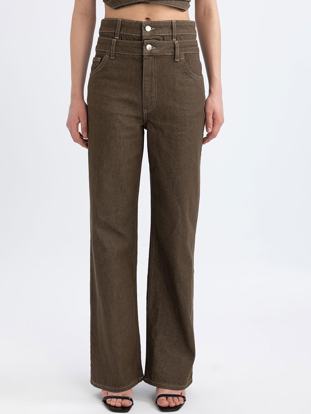 

DeFacto Women Straight Fit Mid Rise Clean Look Pure Cotton Jeans, Brown