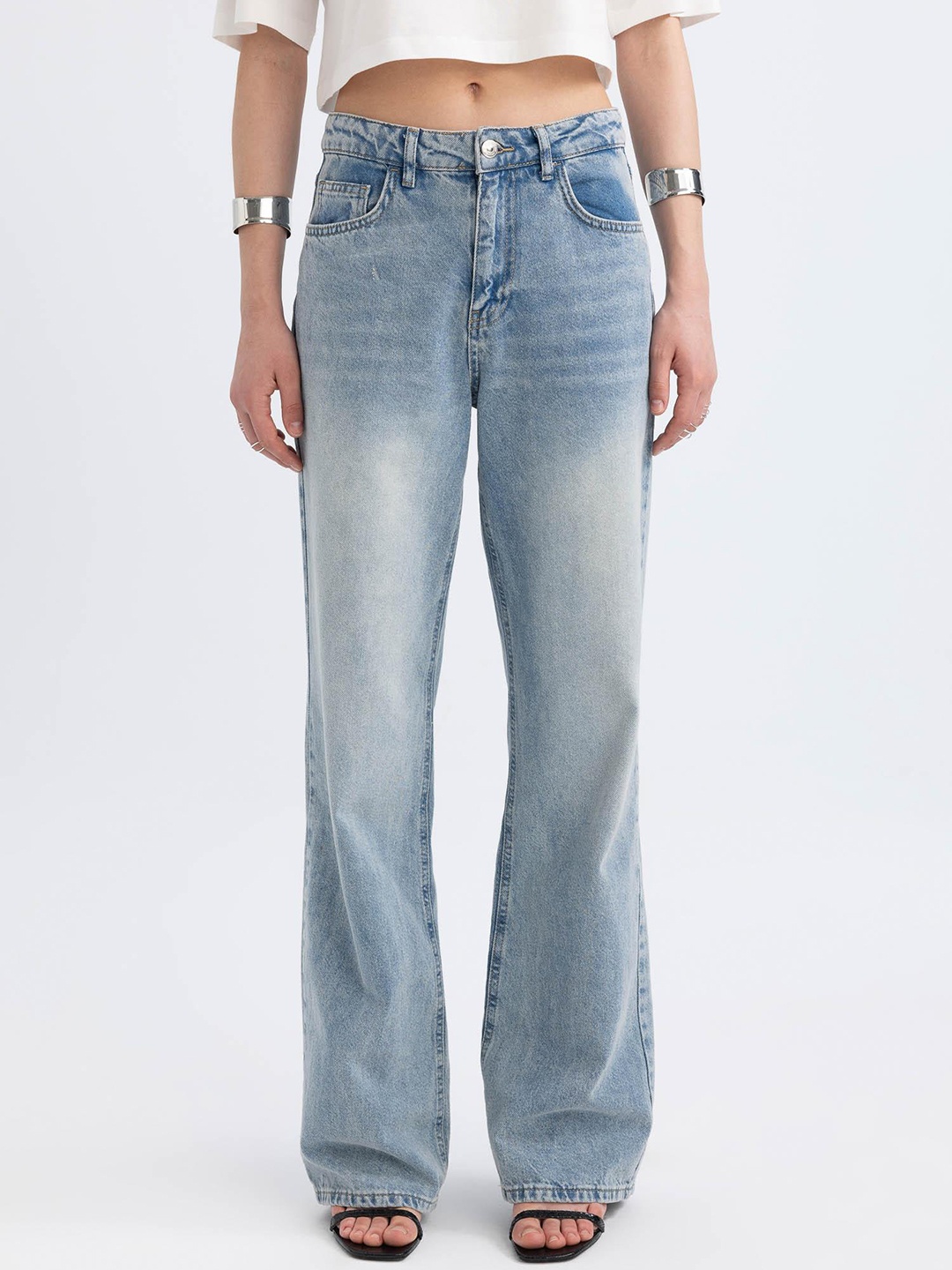 

DeFacto Women Mid Rise Light Fade Clean Look Jeans, Blue