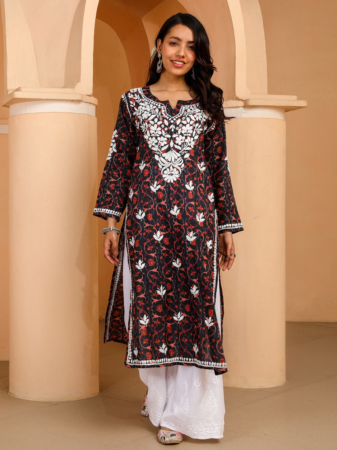 

House of Chikankari Floral Embroidered Chikankari Round Neck Straight Kurta, Black