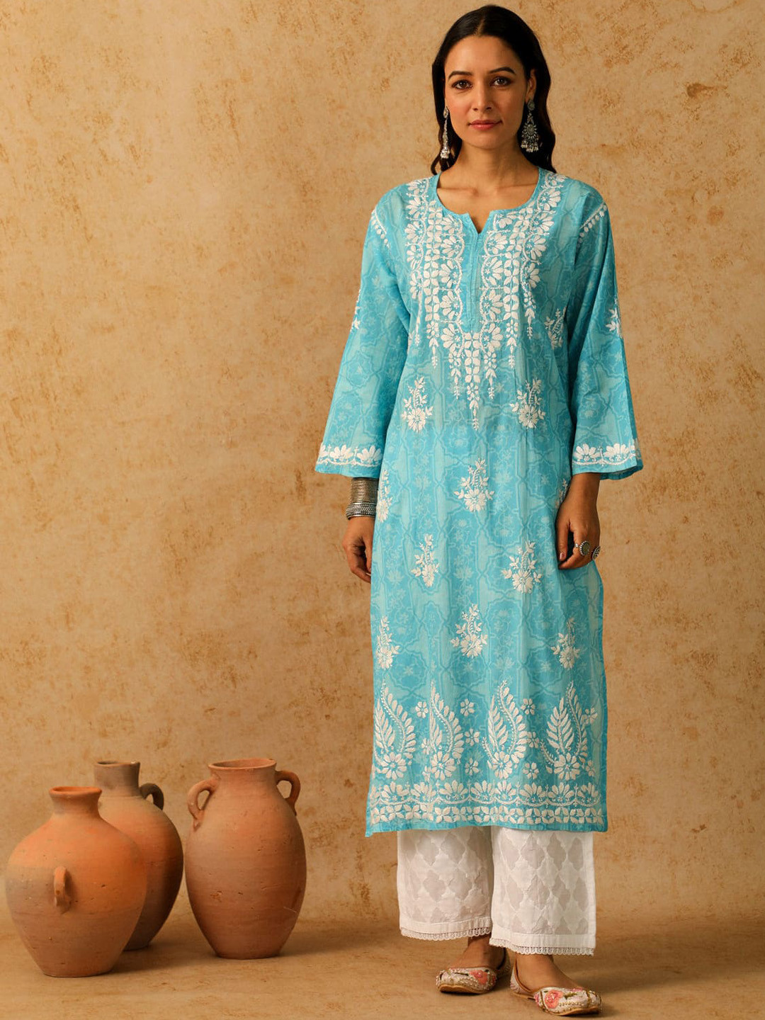 

House of Chikankari Floral Embroidered Notched Neck Chikankari Mulmul Cotton Kurta, Blue