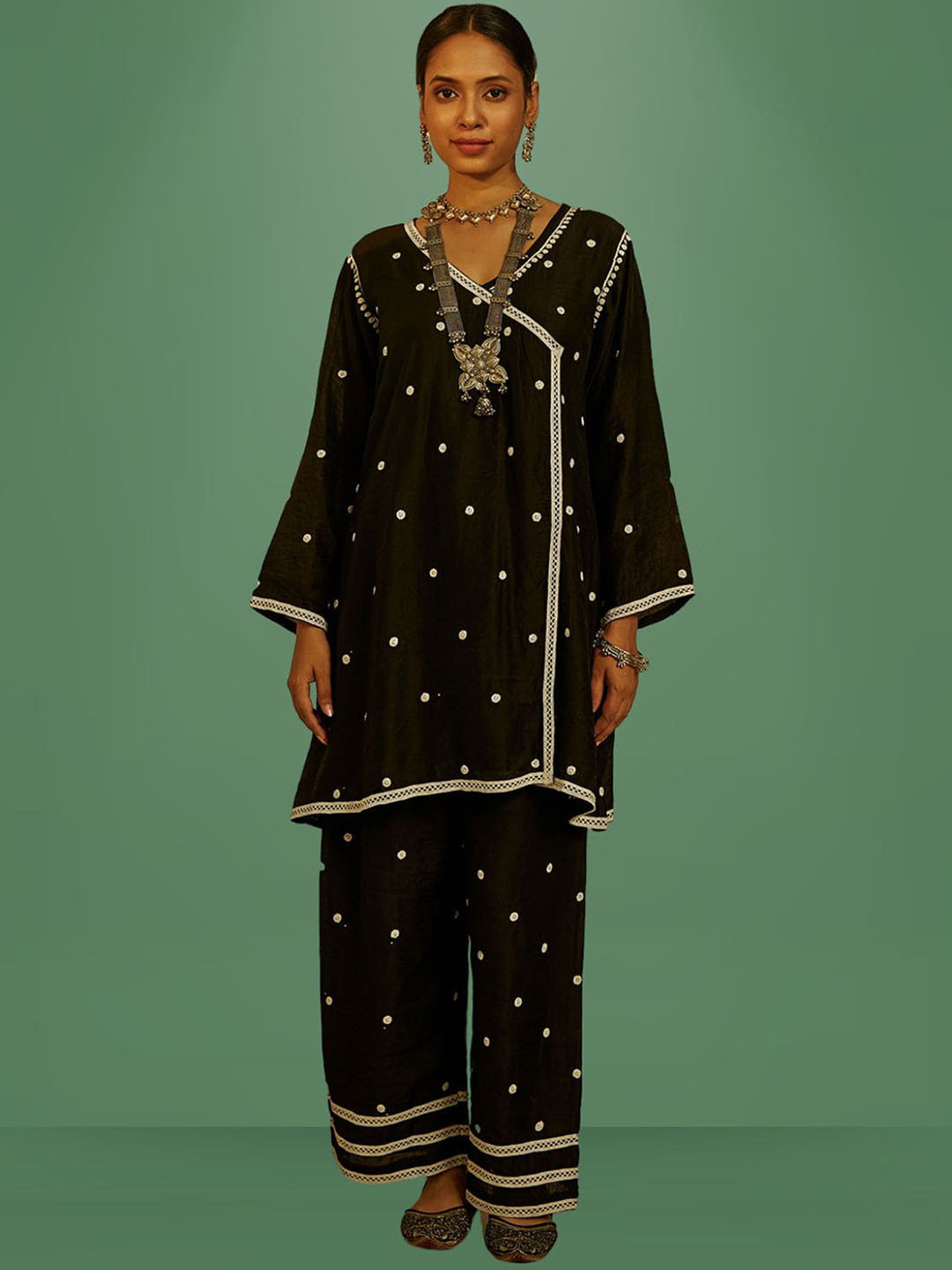 

House of Chikankari HOC Crafts Hand Embroidered Woven Kurta Set, Black