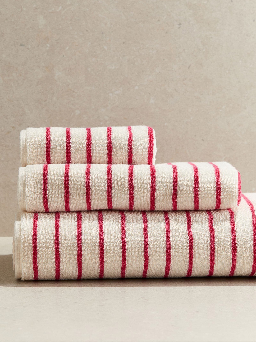 

H&M Pink Striped Guest Bath Towels