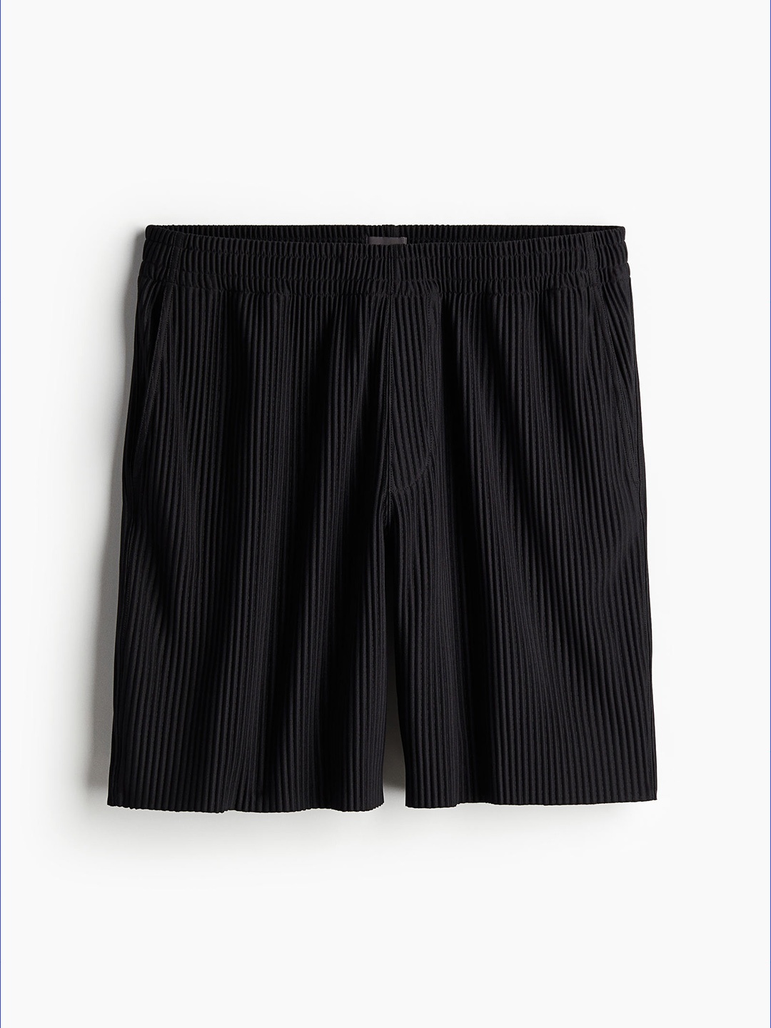 

H&M Men Regular Fit Pleated Shorts, Black