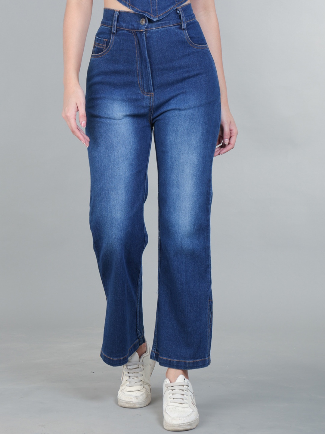 

The Roadster Lifestyle Co Women Cotton Bootcut Light Fade Jeans, Blue