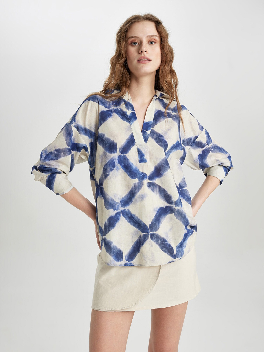 

DeFacto Abstract Printed Regular Sleeves Cotton Shirt Style Top, White
