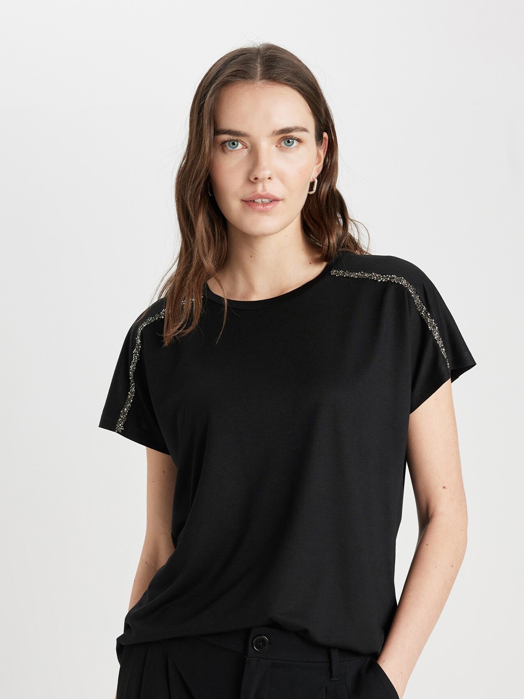 

DeFacto Round Neck Extended Sleeves T-shirt, Black