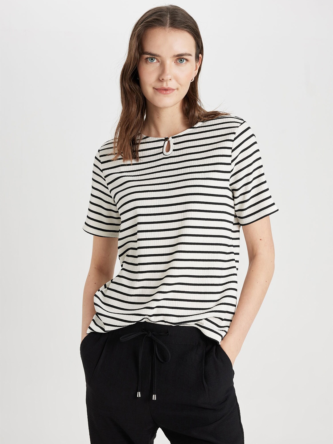 

DeFacto Striped Keyhole Neck T-shirt, White